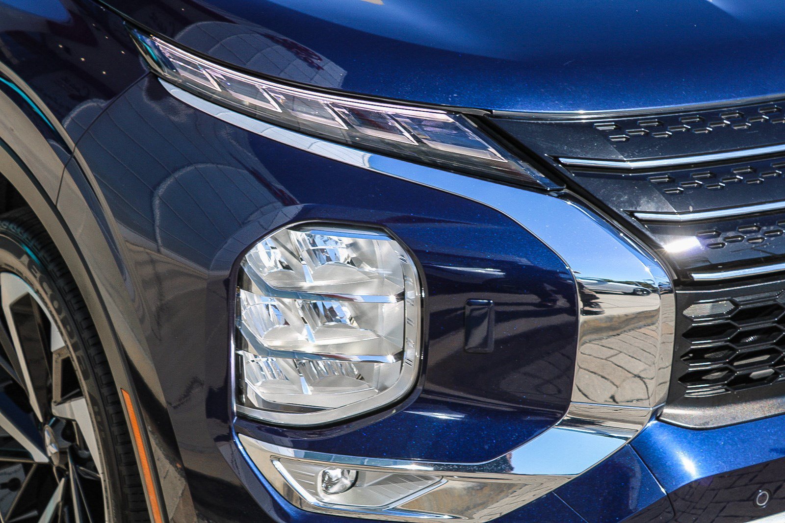 Used 2023 Mitsubishi Outlander SE AWD/4WD image 5