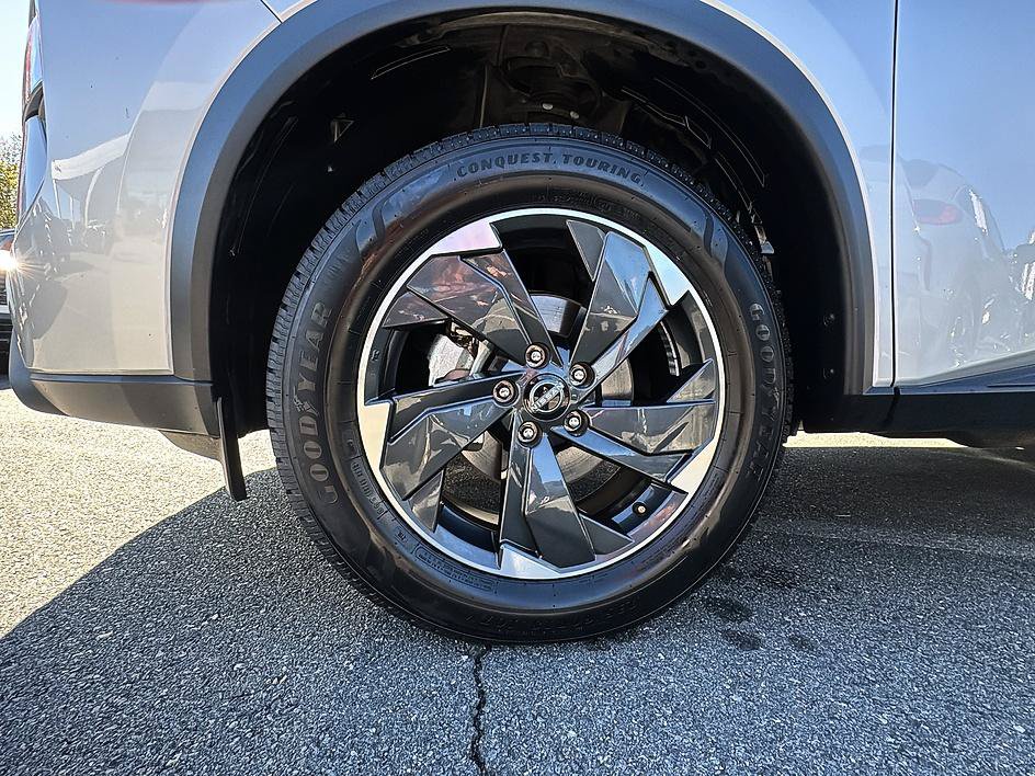 Certified 2025 Nissan Rogue SV AWD/4WD image 11