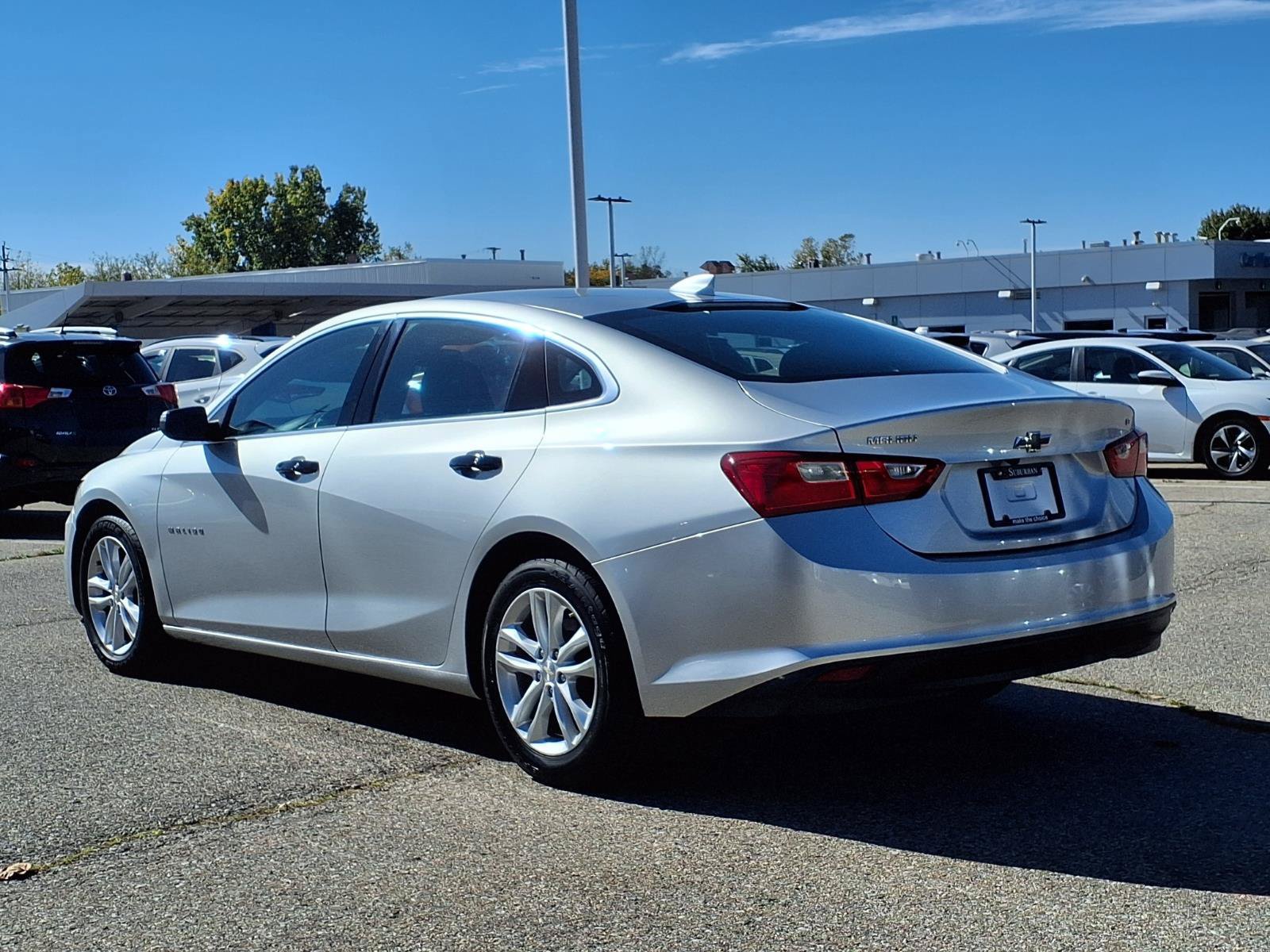 Used 2017 Chevrolet Malibu LT w/ Leather Package FWD image 7