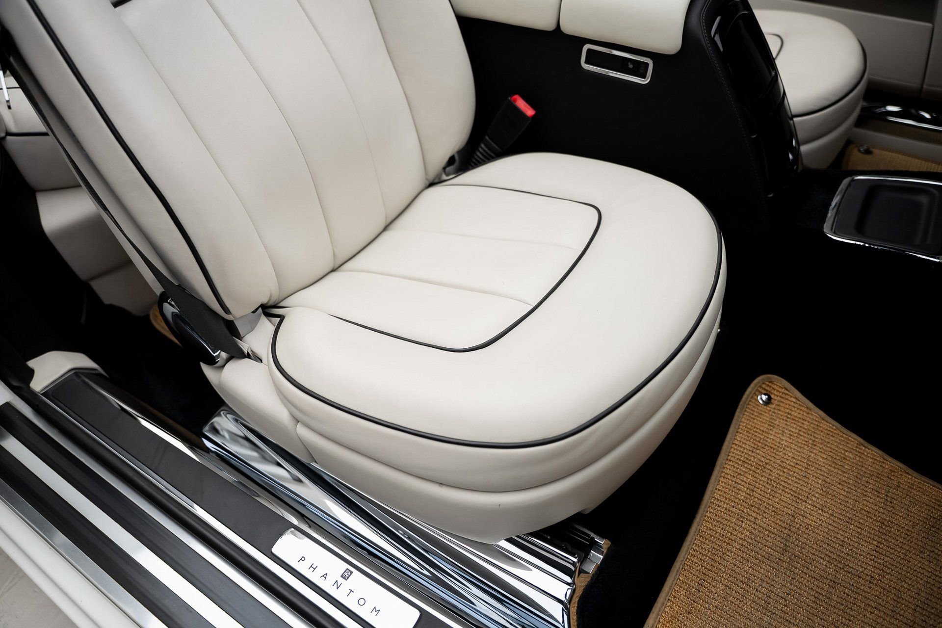 Used 2013 Rolls-Royce Phantom Drophead Coupe image 65