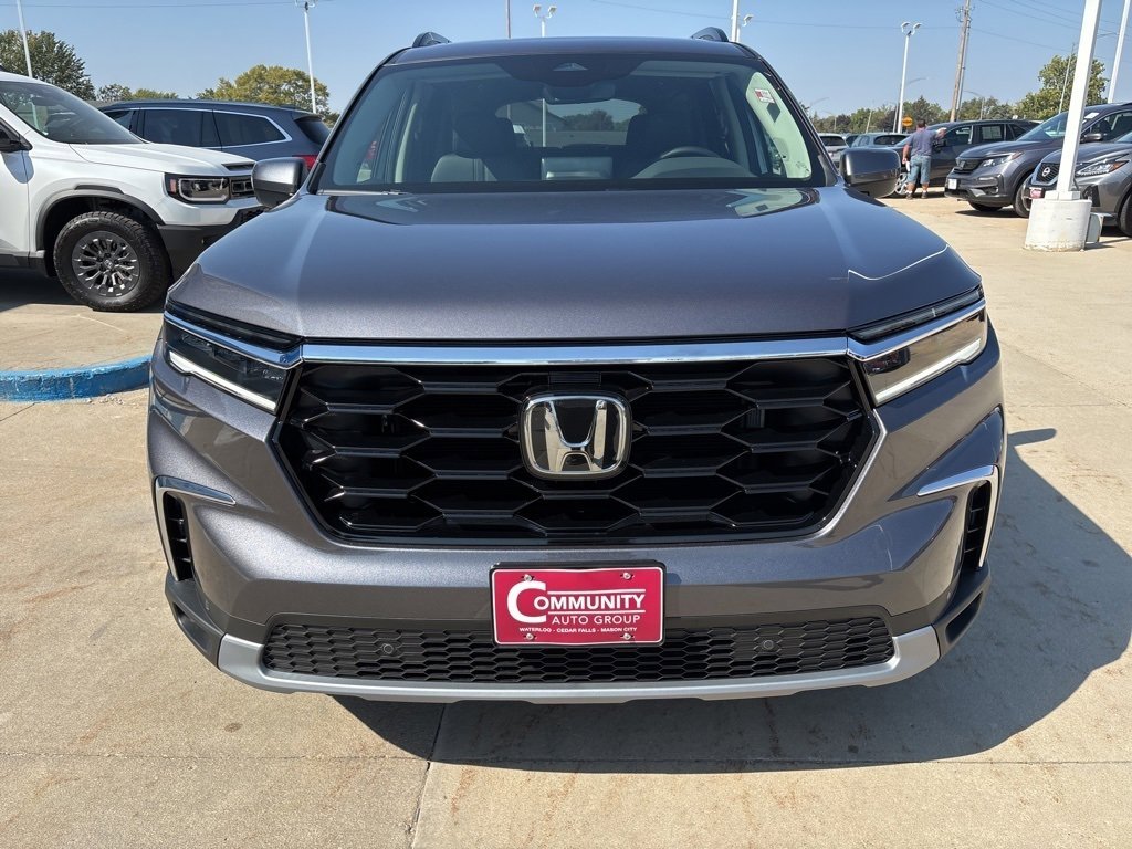New 2025 Honda Pilot Touring image 8