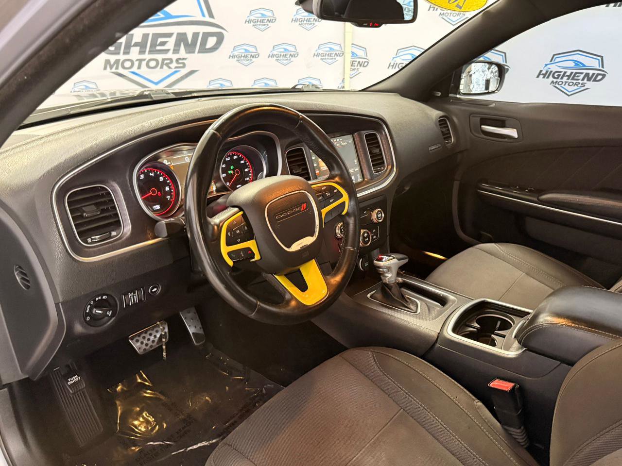 Used 2016 Dodge Charger SXT RWD image 14