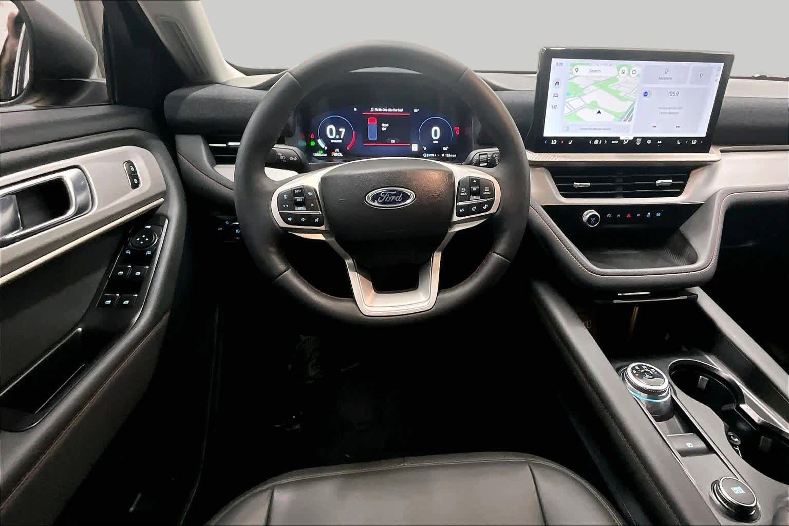 Used 2025 Ford Explorer Active w/ Active Comfort Package RWD image 6