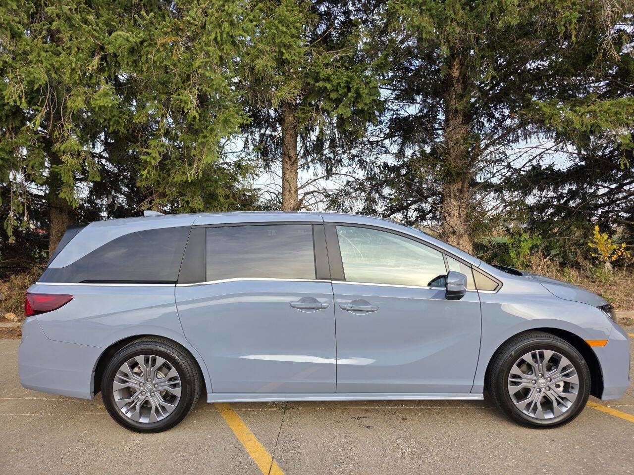 Used 2025 Honda Odyssey Touring image 9
