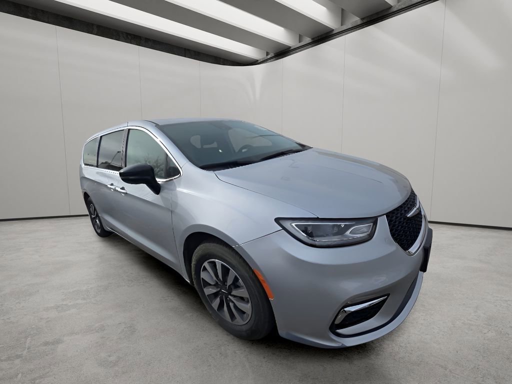 Used 2024 Chrysler Pacifica Select image 10