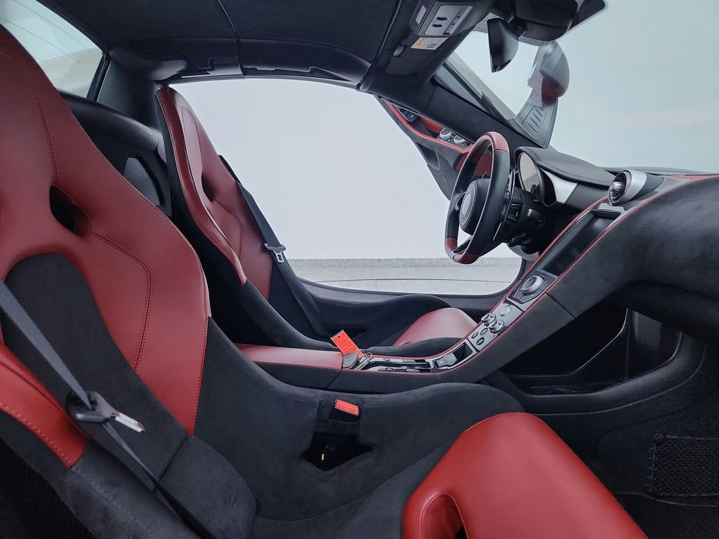 Used 2015 McLaren 650S Spider image 28