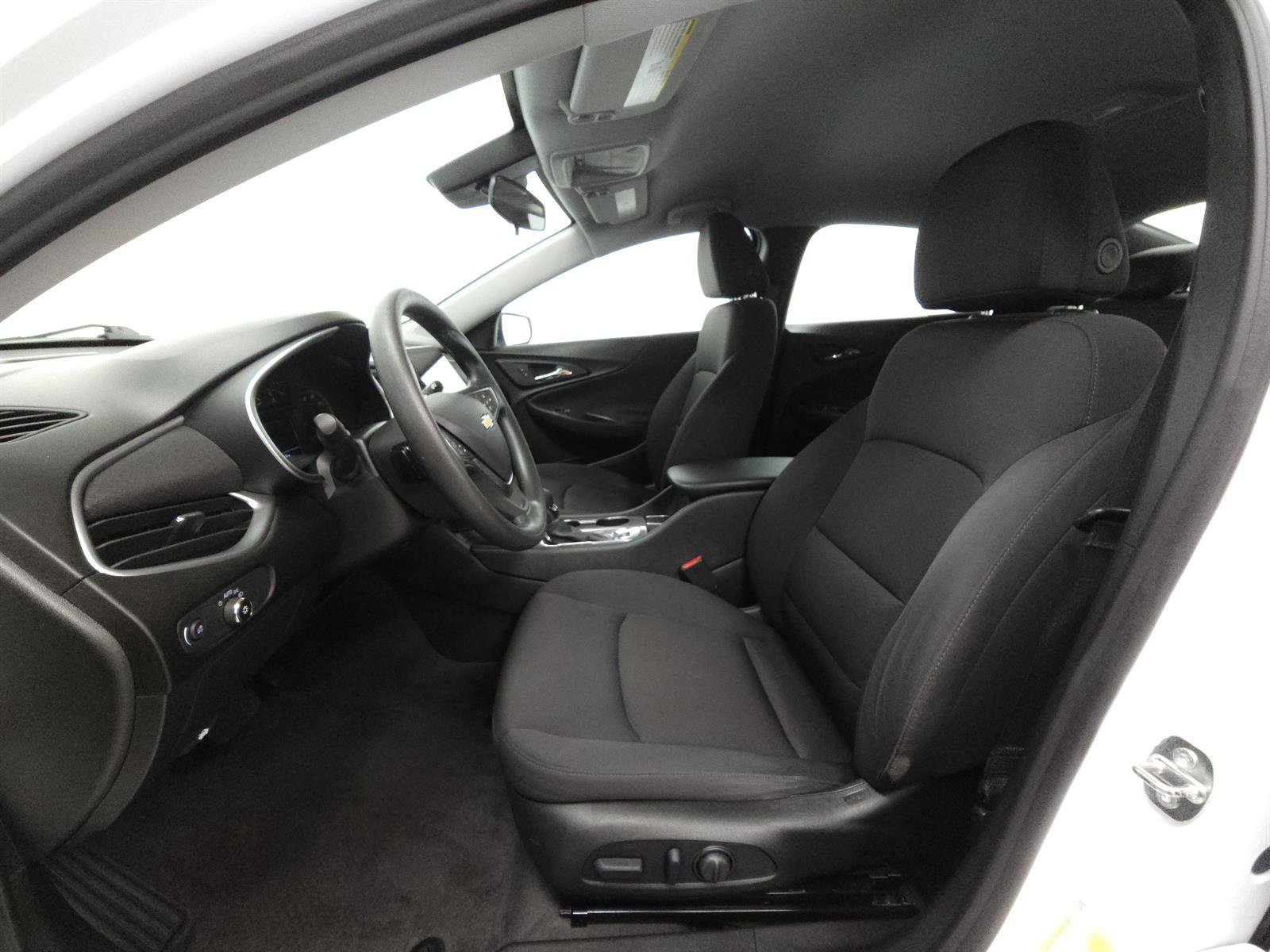 Used 2023 Chevrolet Malibu LS w/ Driver Confidence Package FWD image 4