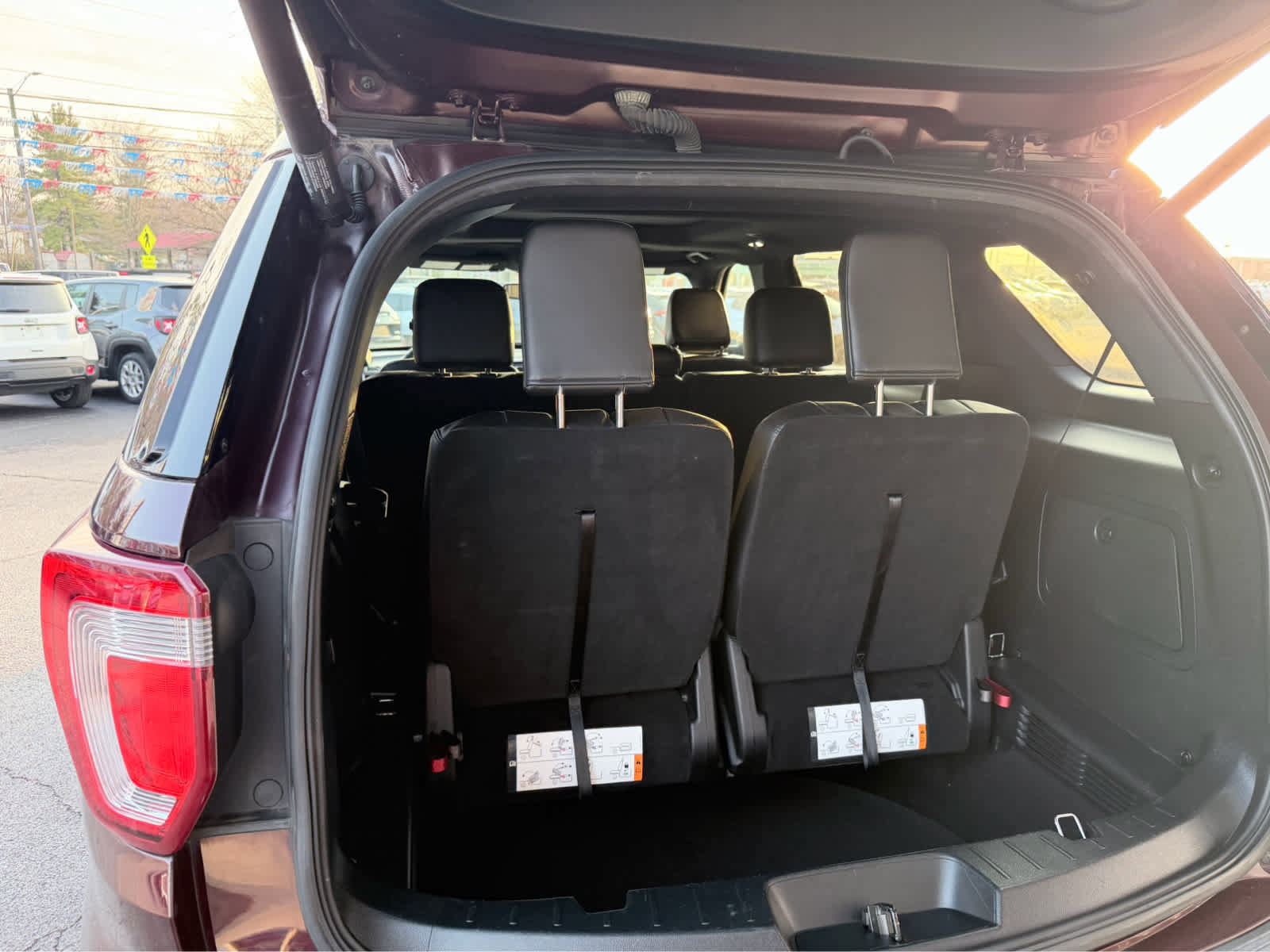 Used 2018 Ford Explorer XLT w/ Equipment Group 202A image 11