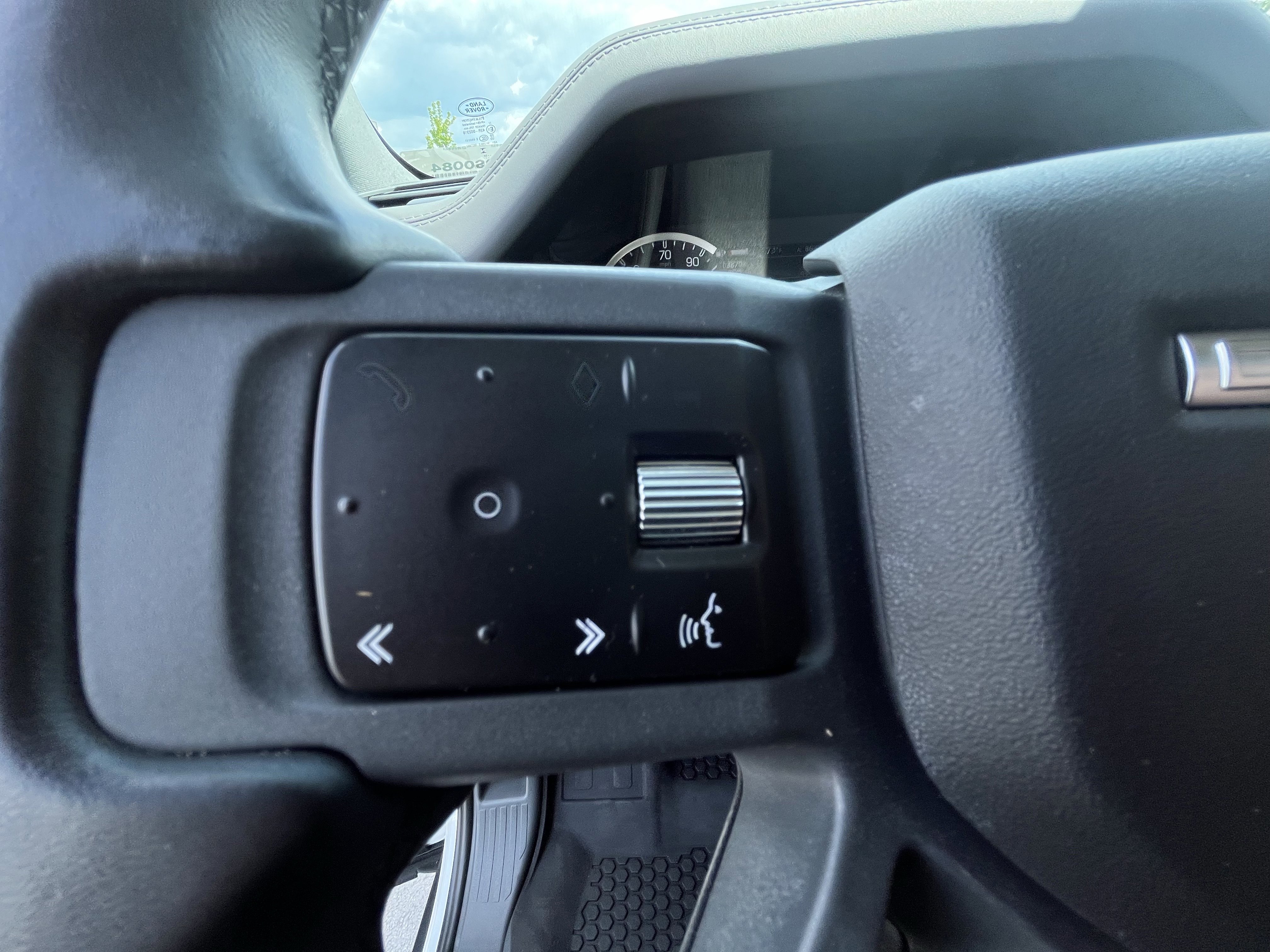 Certified 2023 Land Rover Defender 110 X-Dynamic SE AWD/4WD image 18