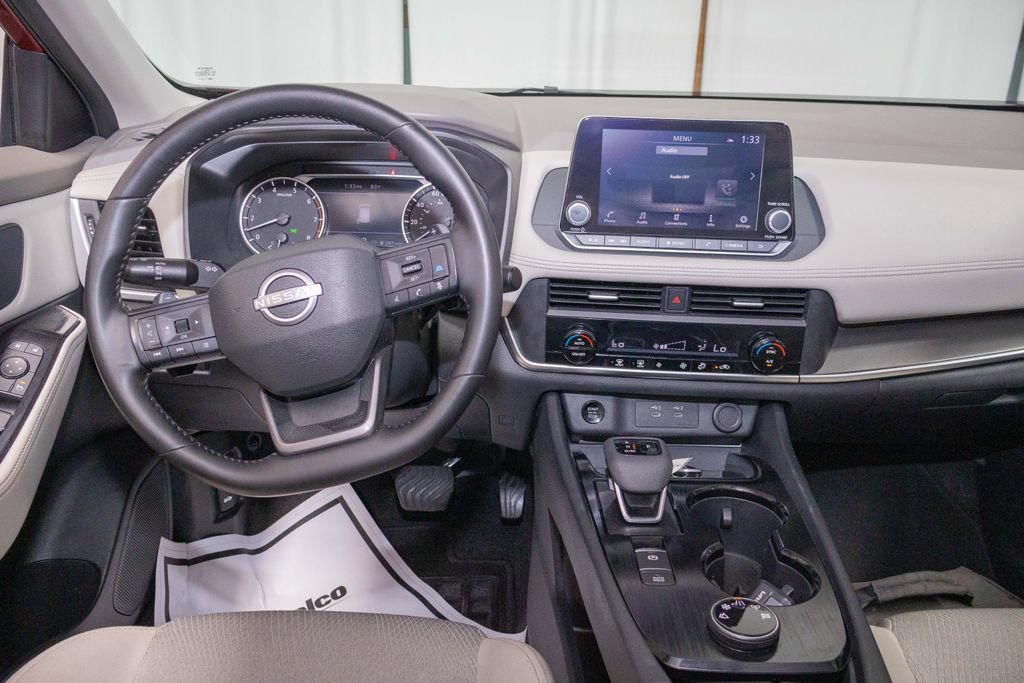 Used 2025 Nissan Rogue SV AWD/4WD image 15