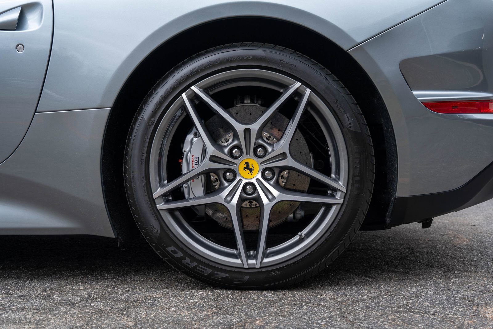 Used 2017 Ferrari California T image 12