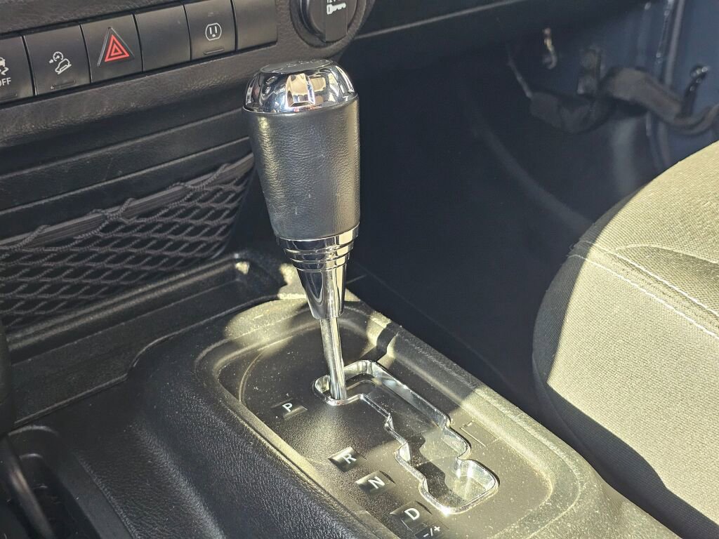 Used 2018 Jeep Wrangler Unlimited Sahara w/ Connectivity Group image 46