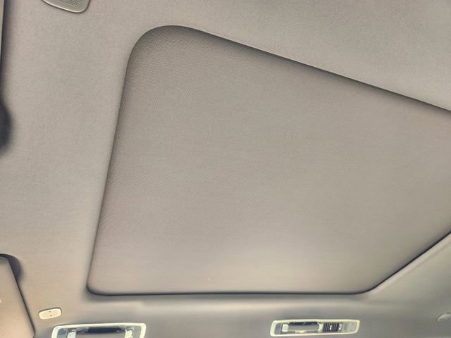 New 2026 Land Rover Range Rover Long Wheelbase SE image 18