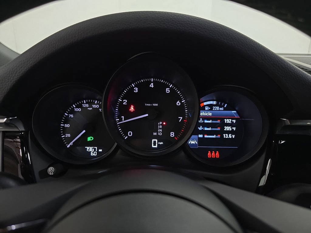 Certified 2025 Porsche Macan image 15