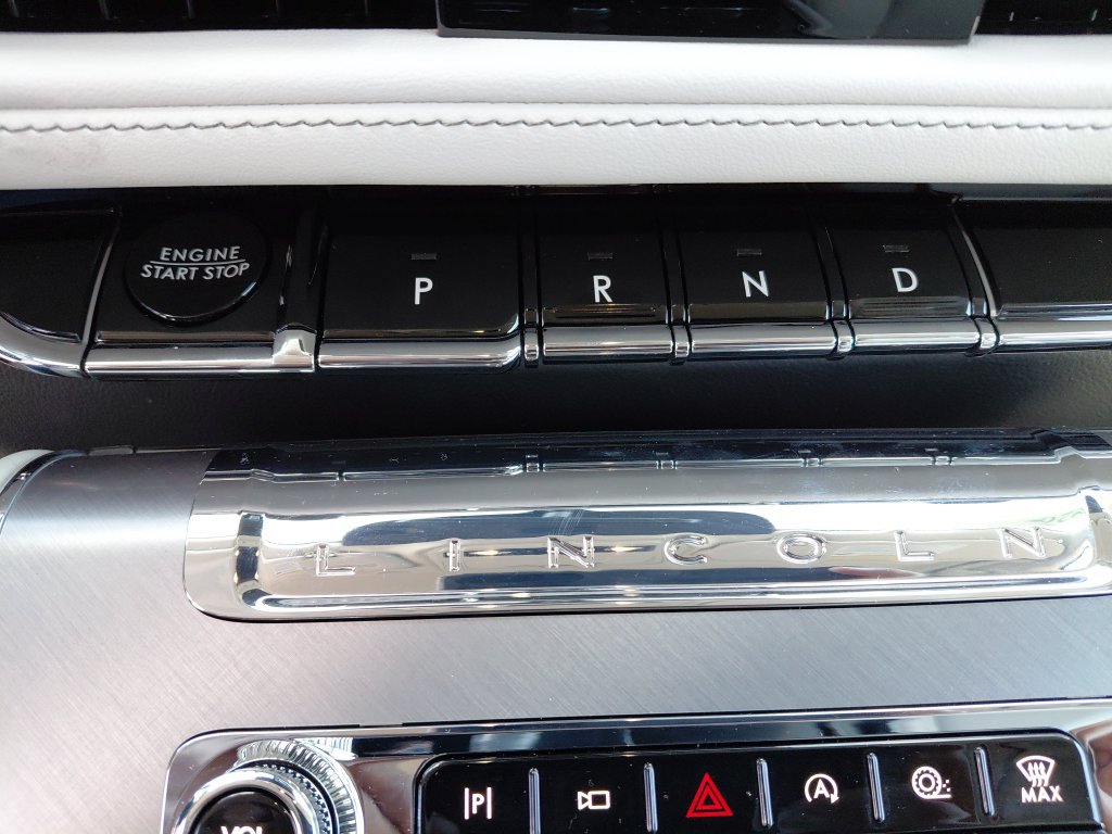 New 2026 Lincoln Aviator AWD w/ Jet Appearance Package image 21