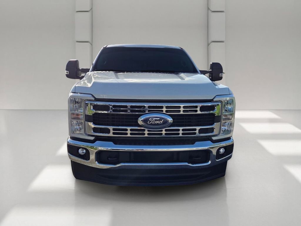 Used 2025 Ford F350 XLT image 3