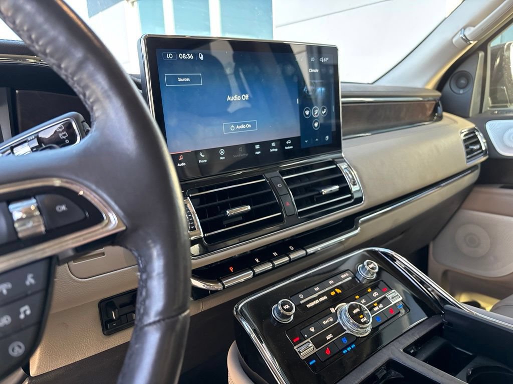 Used 2024 Lincoln Navigator L Reserve AWD/4WD image 7