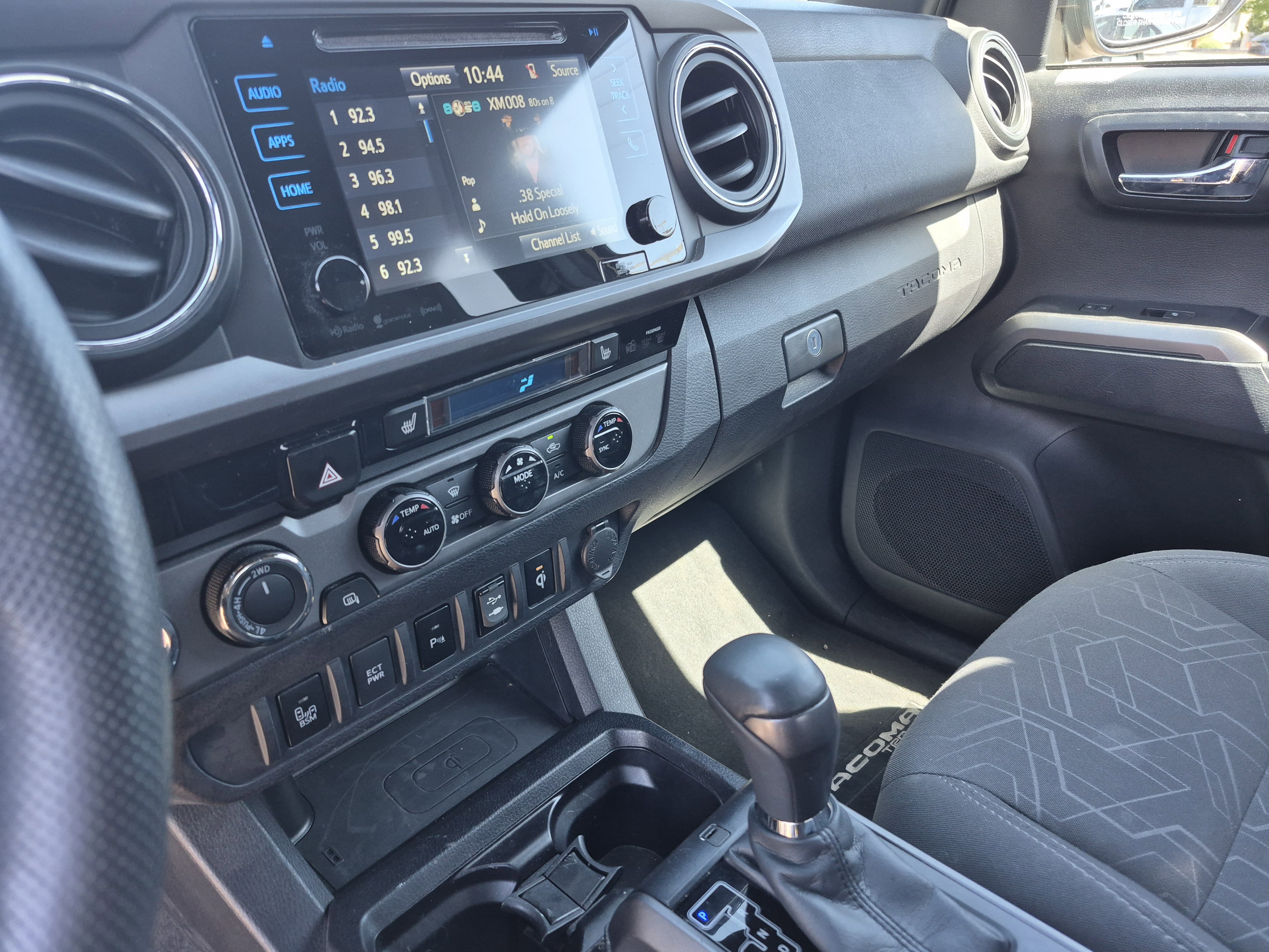 Used 2017 Toyota Tacoma TRD Sport w/ Premium & Technology Package AWD/4WD image 11