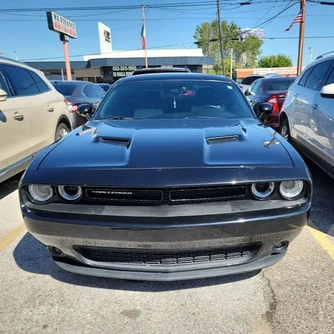 Used 2016 Dodge Challenger SXT Plus RWD image 2
