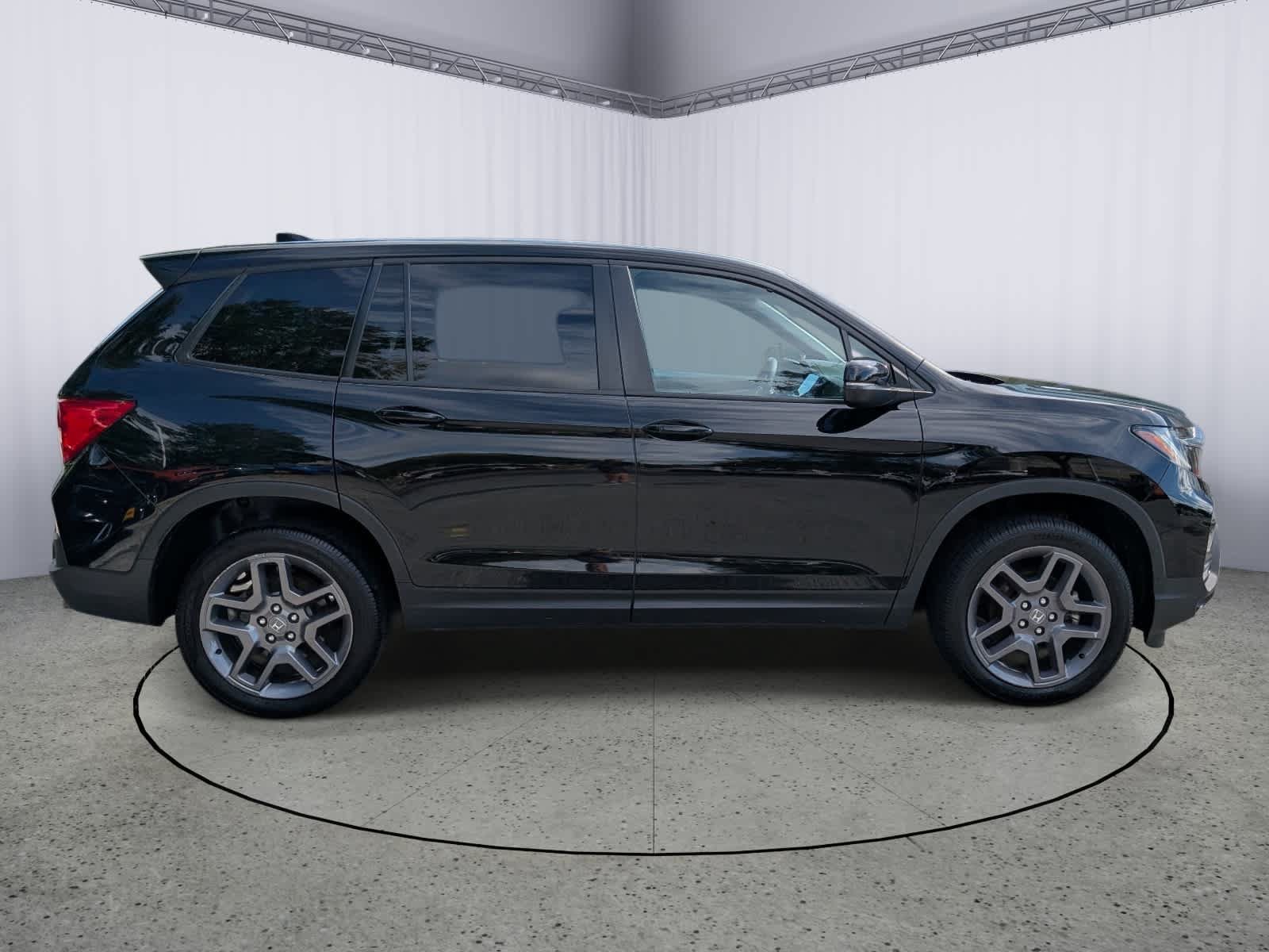 Used 2023 Honda Passport EX-L image 2