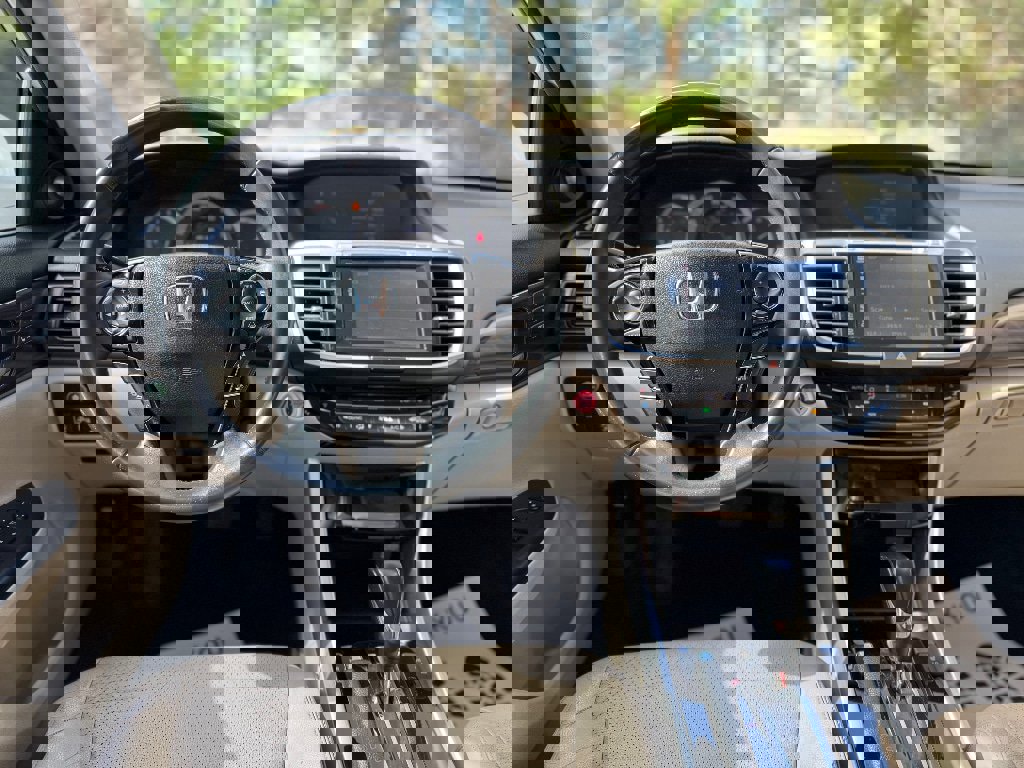 Used 2016 Honda Accord Touring image 13