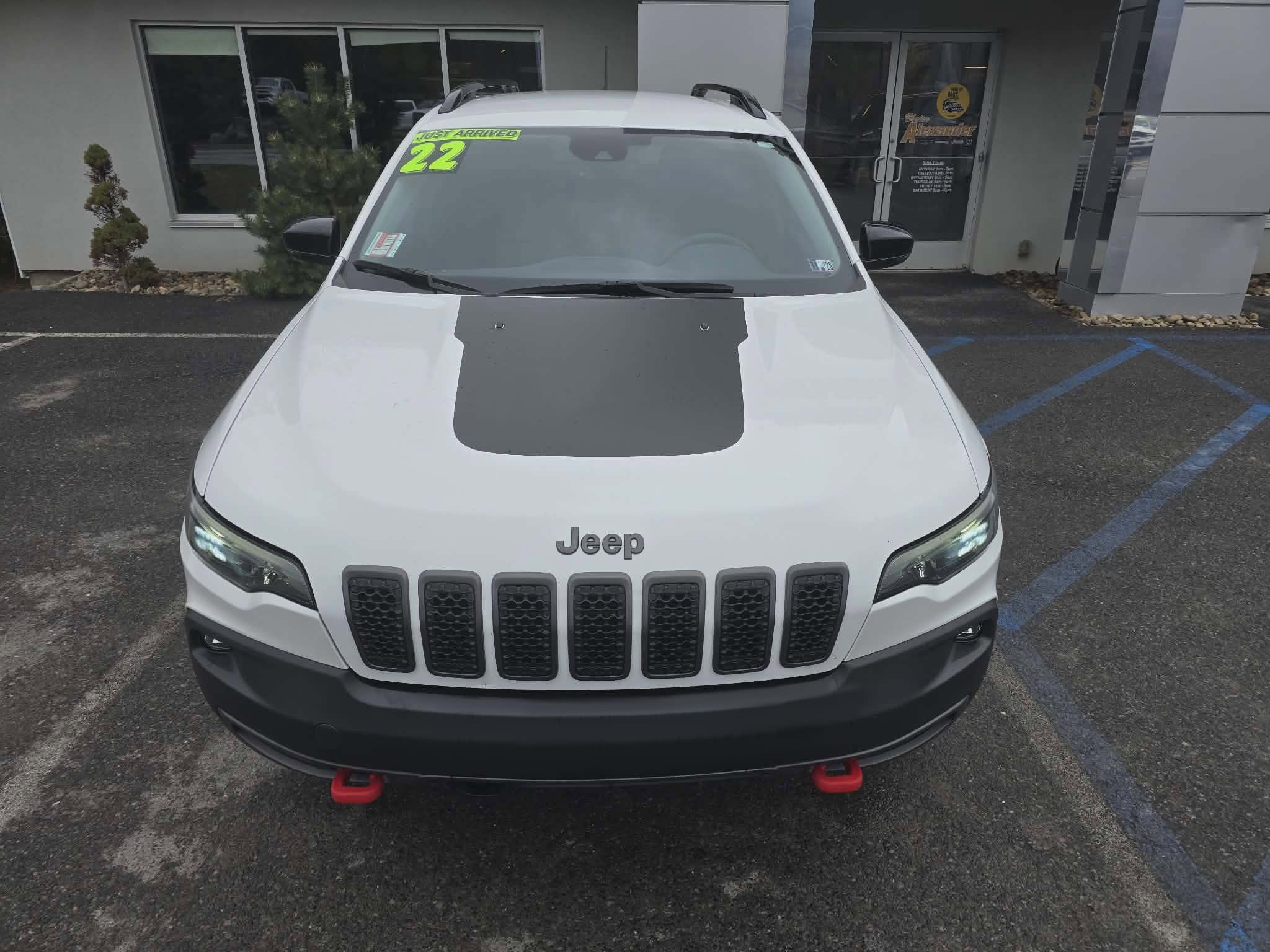 Used 2022 Jeep Cherokee Trailhawk w/ Premium Leather Package AWD/4WD image 9