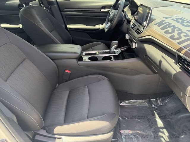 Used 2024 Nissan Altima 2.5 SV FWD image 12