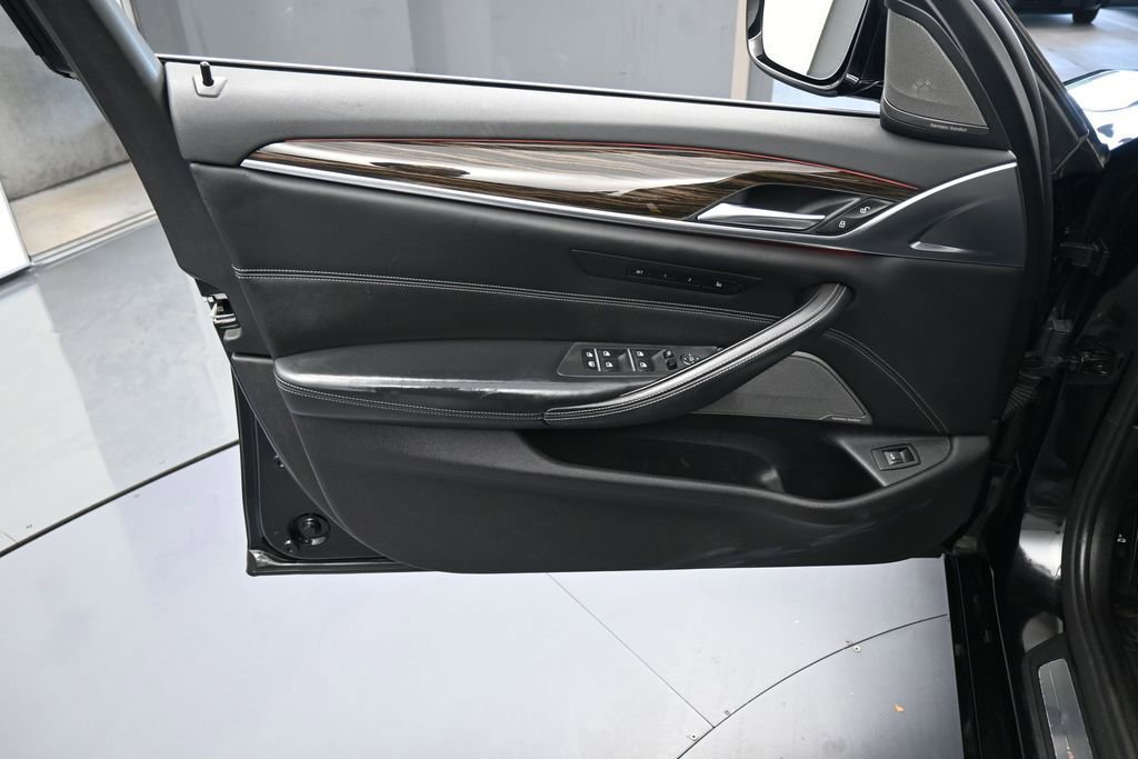 Used 2019 BMW 530i w/ Premium Package RWD image 13