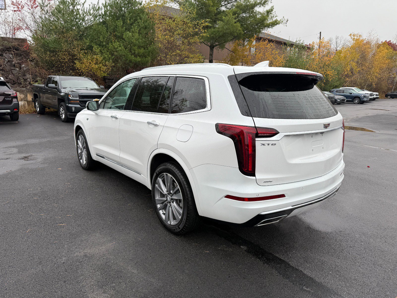 Used 2024 Cadillac XT6 Premium Luxury image 3