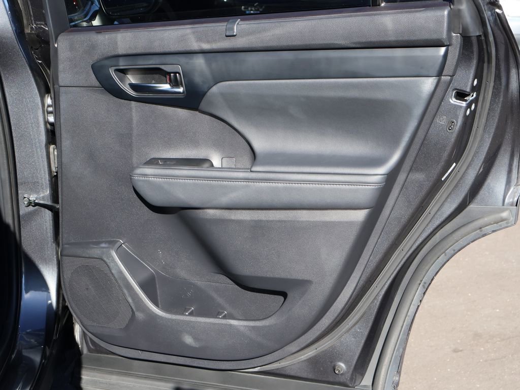 Used 2021 Toyota Highlander XSE image 15