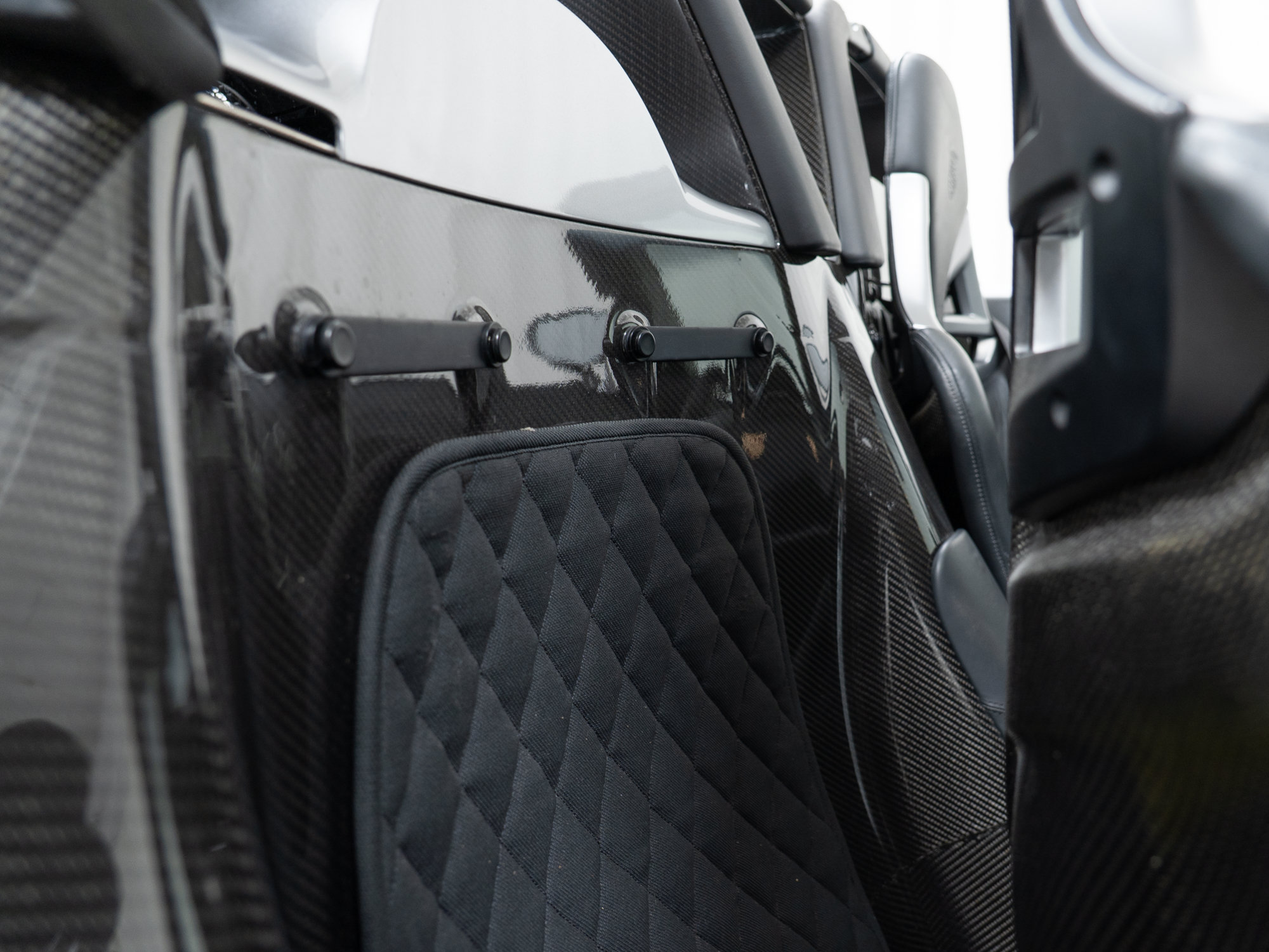 Used 2005 Porsche Carrera GT RWD image 43