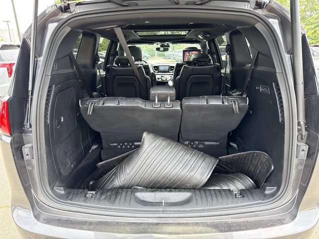 Used 2018 Chrysler Pacifica Limited w/ Advanced Safetytec Group FWD image 12
