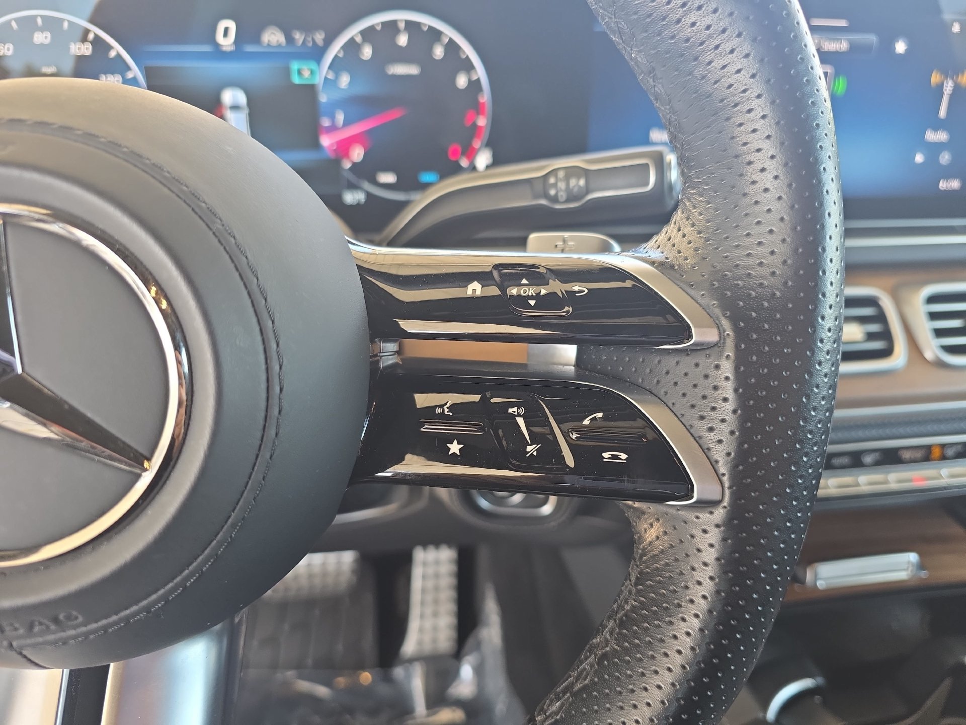 Used 2025 Mercedes-Benz GLS 580 4MATIC image 18
