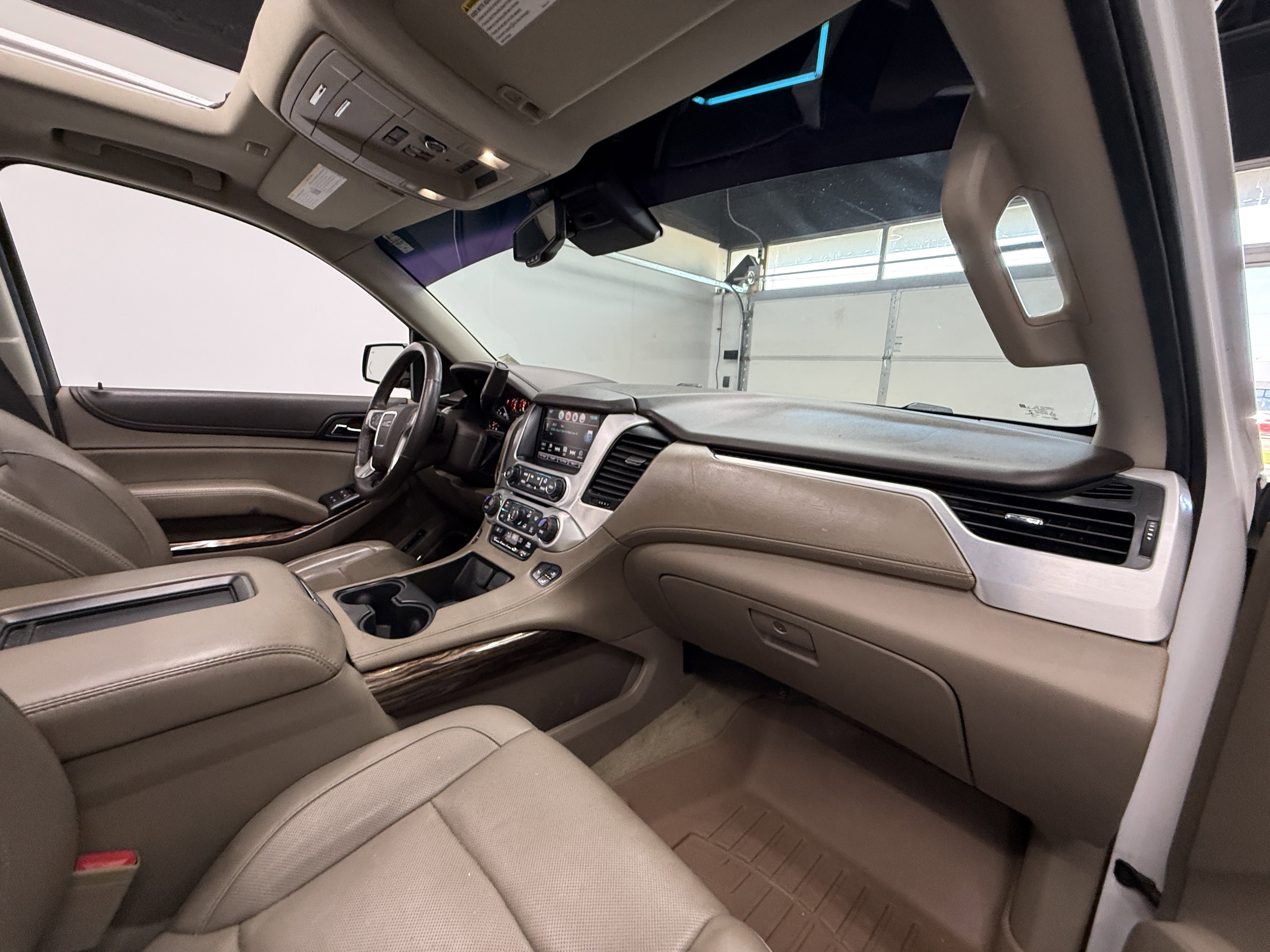 Used 2018 GMC Yukon SLT w/ Premium Edition AWD/4WD image 24