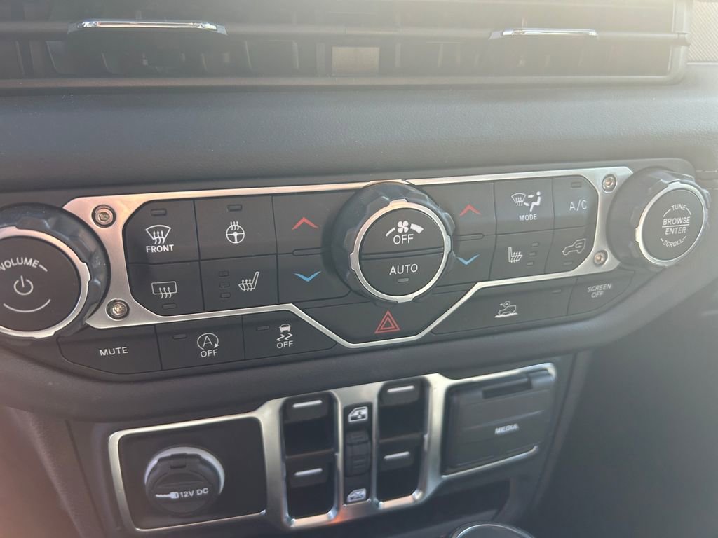 Certified 2025 Jeep Wrangler Unlimited Sahara AWD/4WD image 25