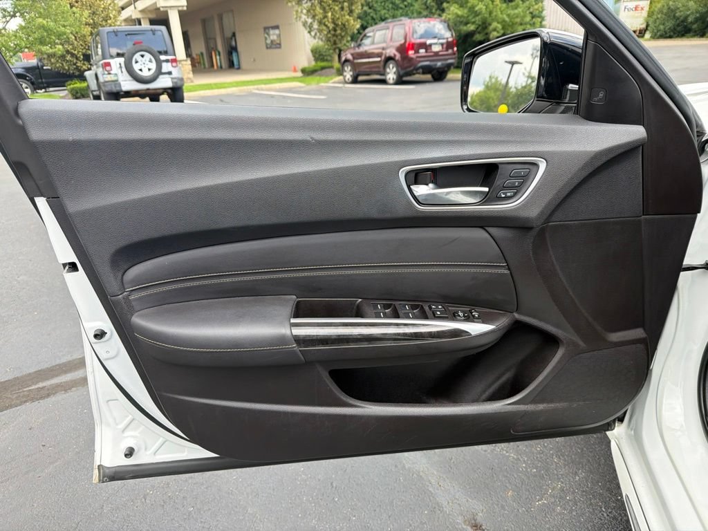Used 2018 Acura TLX w/ Technology Package FWD image 16