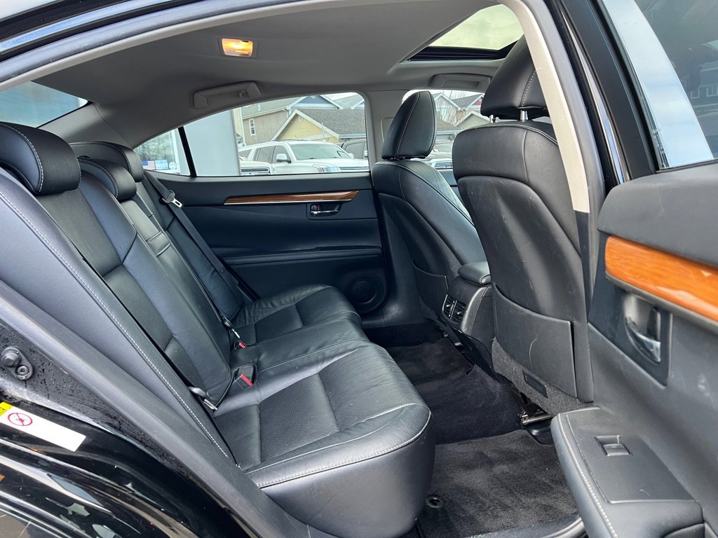 Used 2013 Lexus ES 300h w/ Luxury Pkg FWD image 16