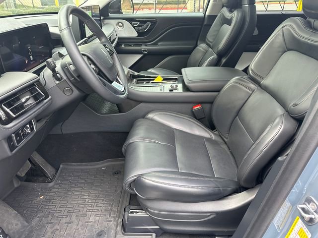Used 2025 Lincoln Aviator Reserve w/ Equipment Group 201A image 11