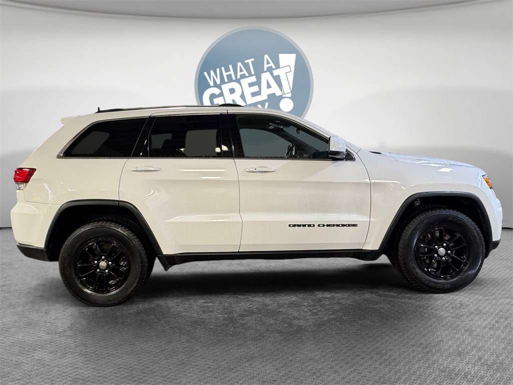 Used 2020 Jeep Grand Cherokee Laredo image 2