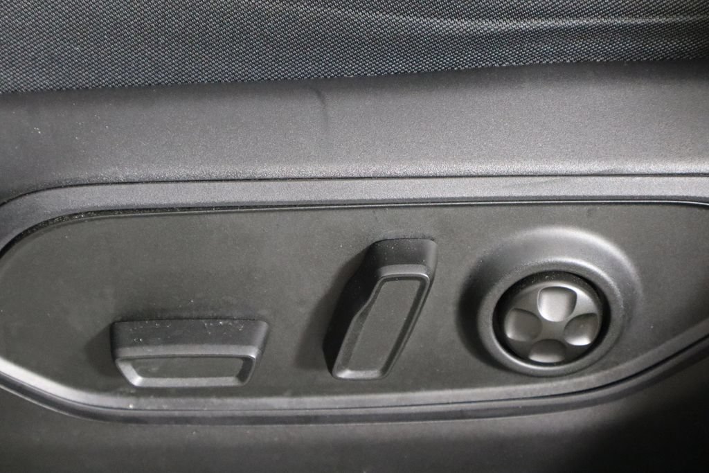 Used 2025 Jeep Grand Cherokee L Laredo w/ Luxury Tech Group I RWD image 24