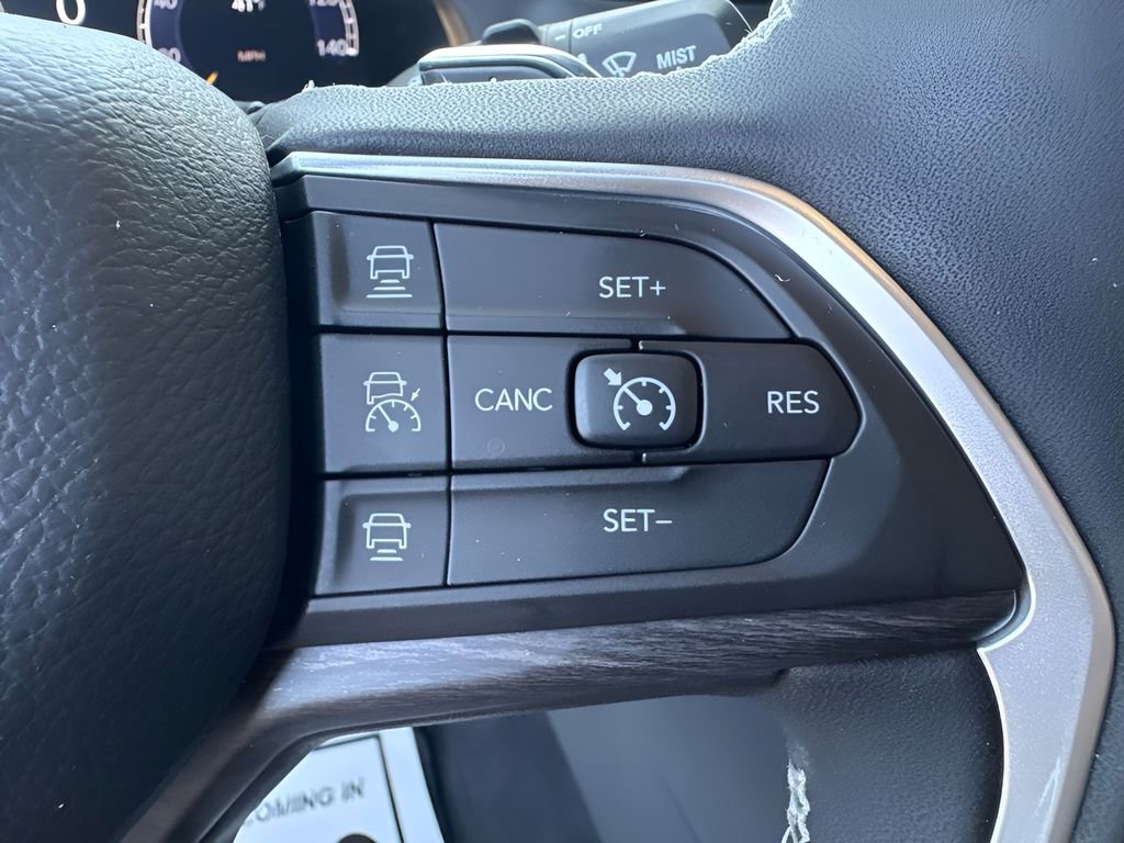 Used 2025 Jeep Grand Cherokee L Limited AWD/4WD image 20