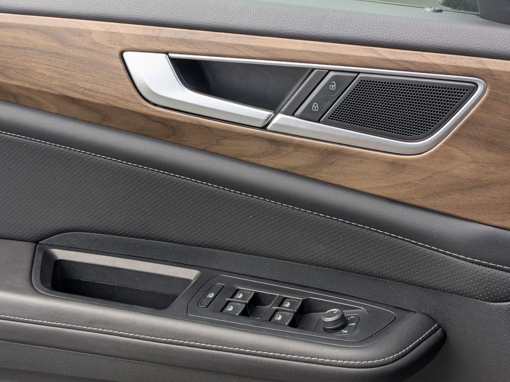 Used 2025 Volkswagen Atlas SE image 13