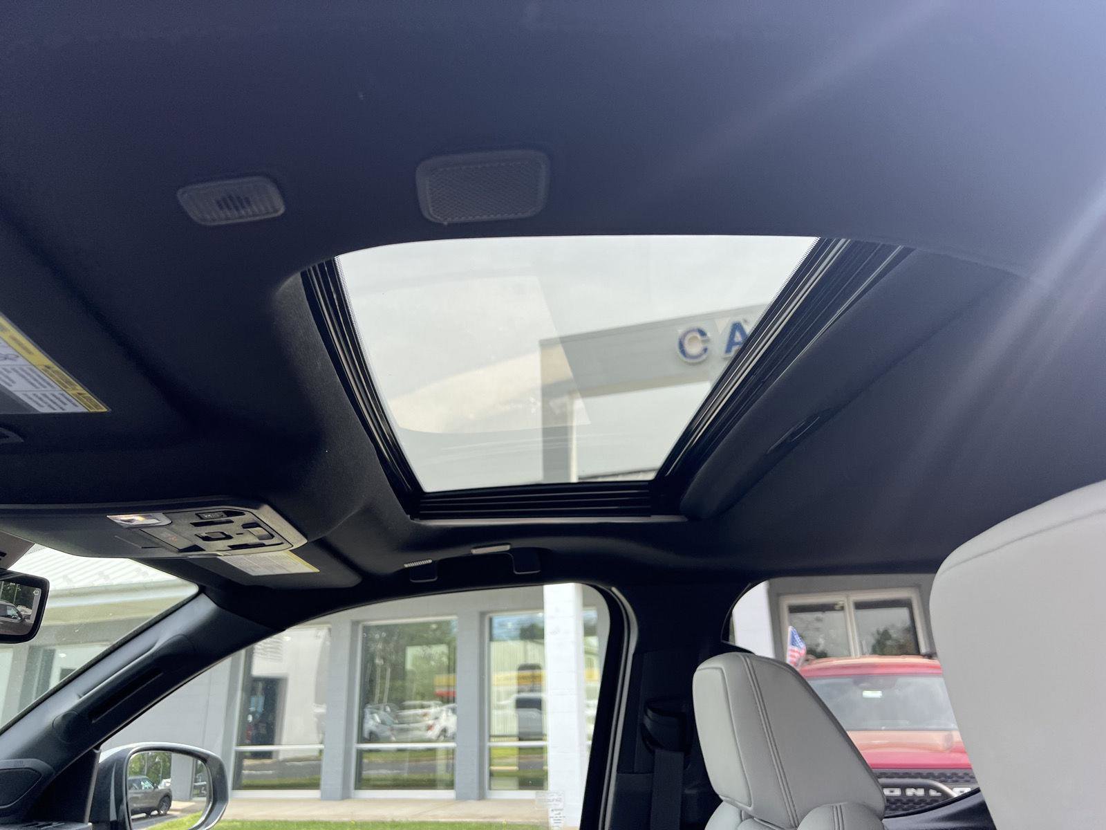 Used 2024 Toyota Tacoma Limited w/ Limited Package (LT) image 11