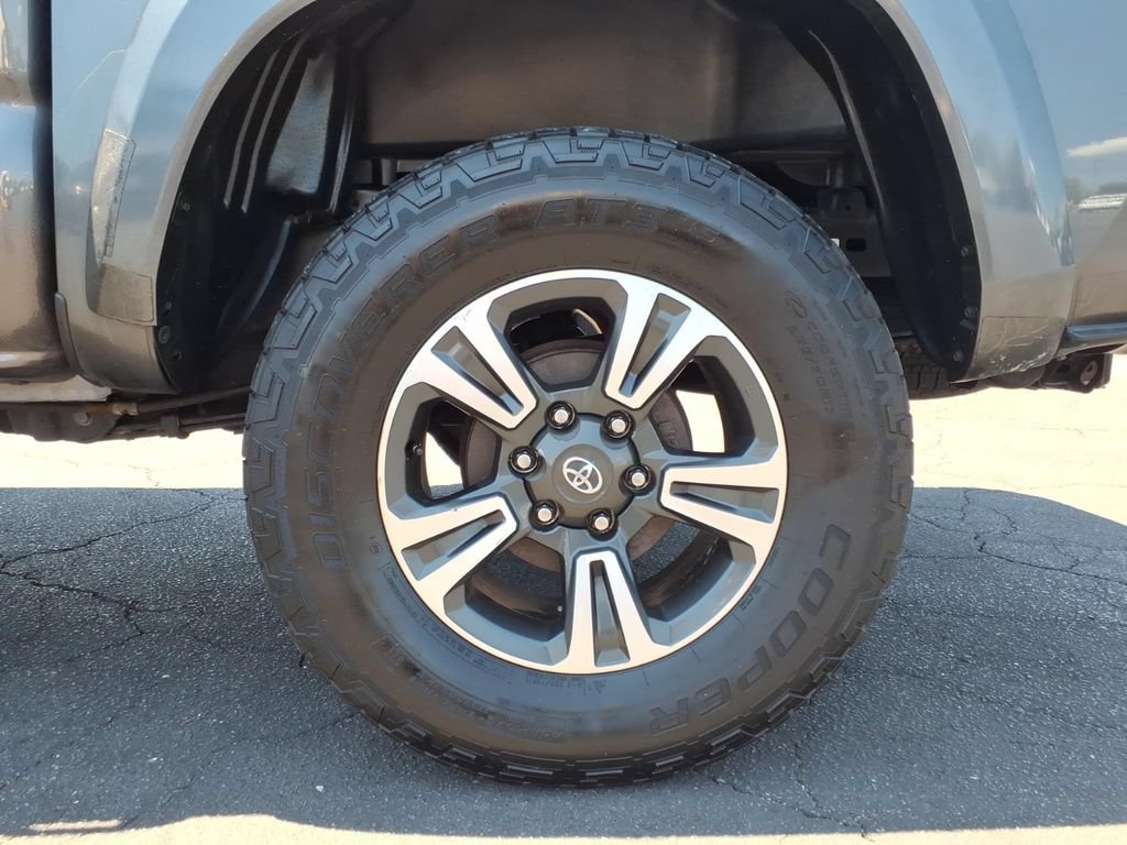 Used 2017 Toyota Tacoma TRD Sport w/ Tow Package (A/T) AWD/4WD image 22