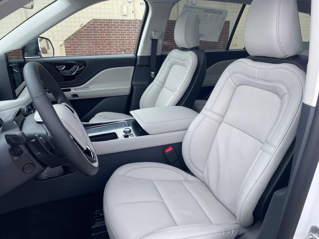 New 2026 Lincoln Aviator Reserve w/ Illumination Package AWD/4WD image 9