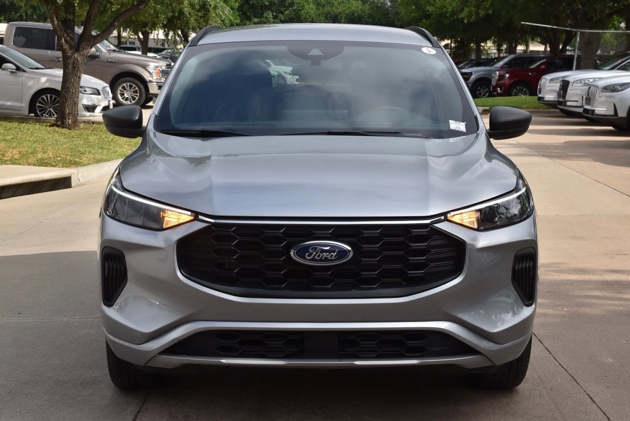 Certified 2024 Ford Escape ST-Line w/ Tech Pack #1 AWD/4WD image 3
