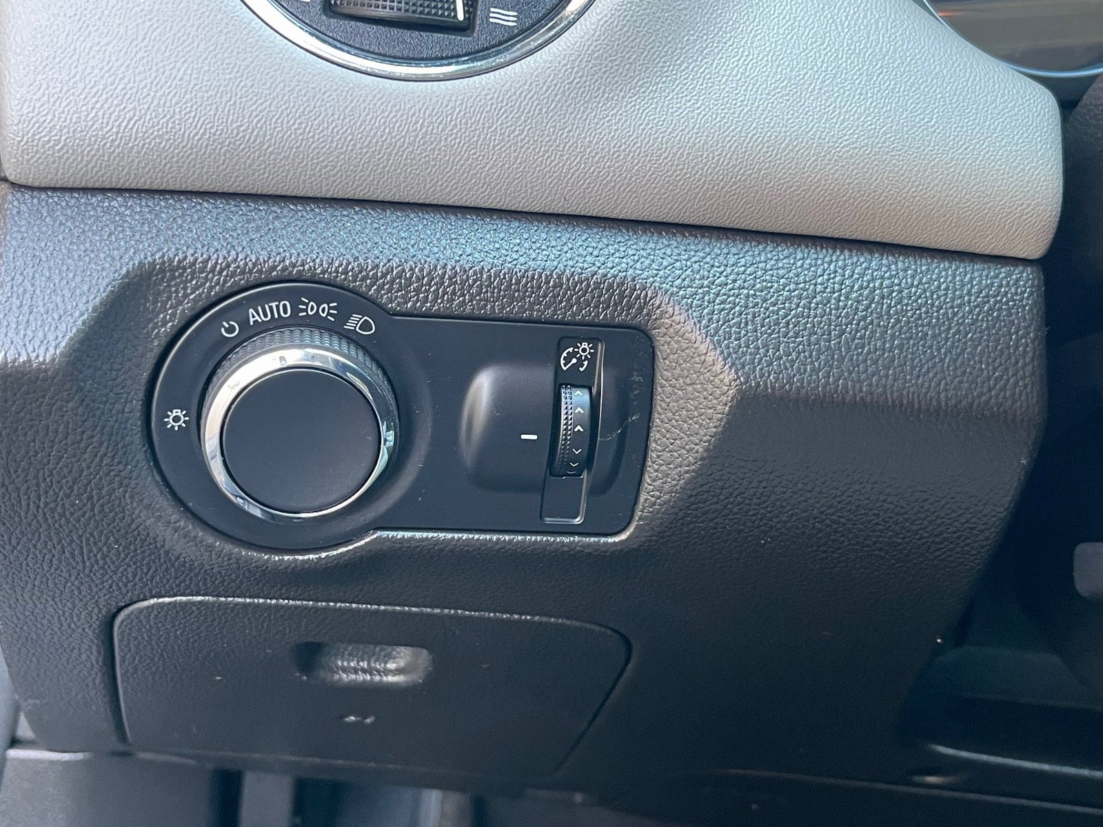 Used 2011 Chevrolet Cruze Eco image 32