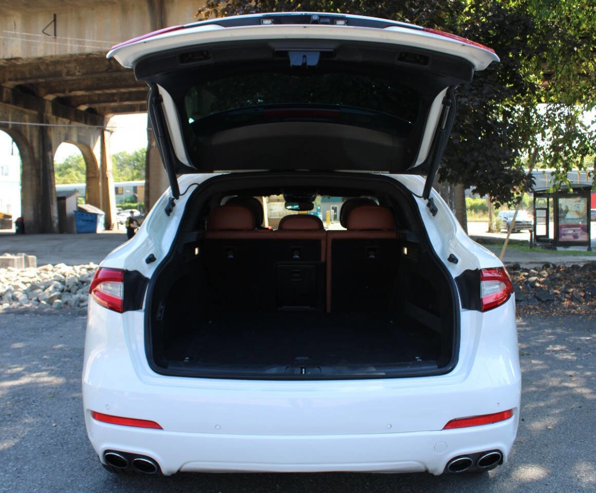 Used 2020 Maserati Levante image 38
