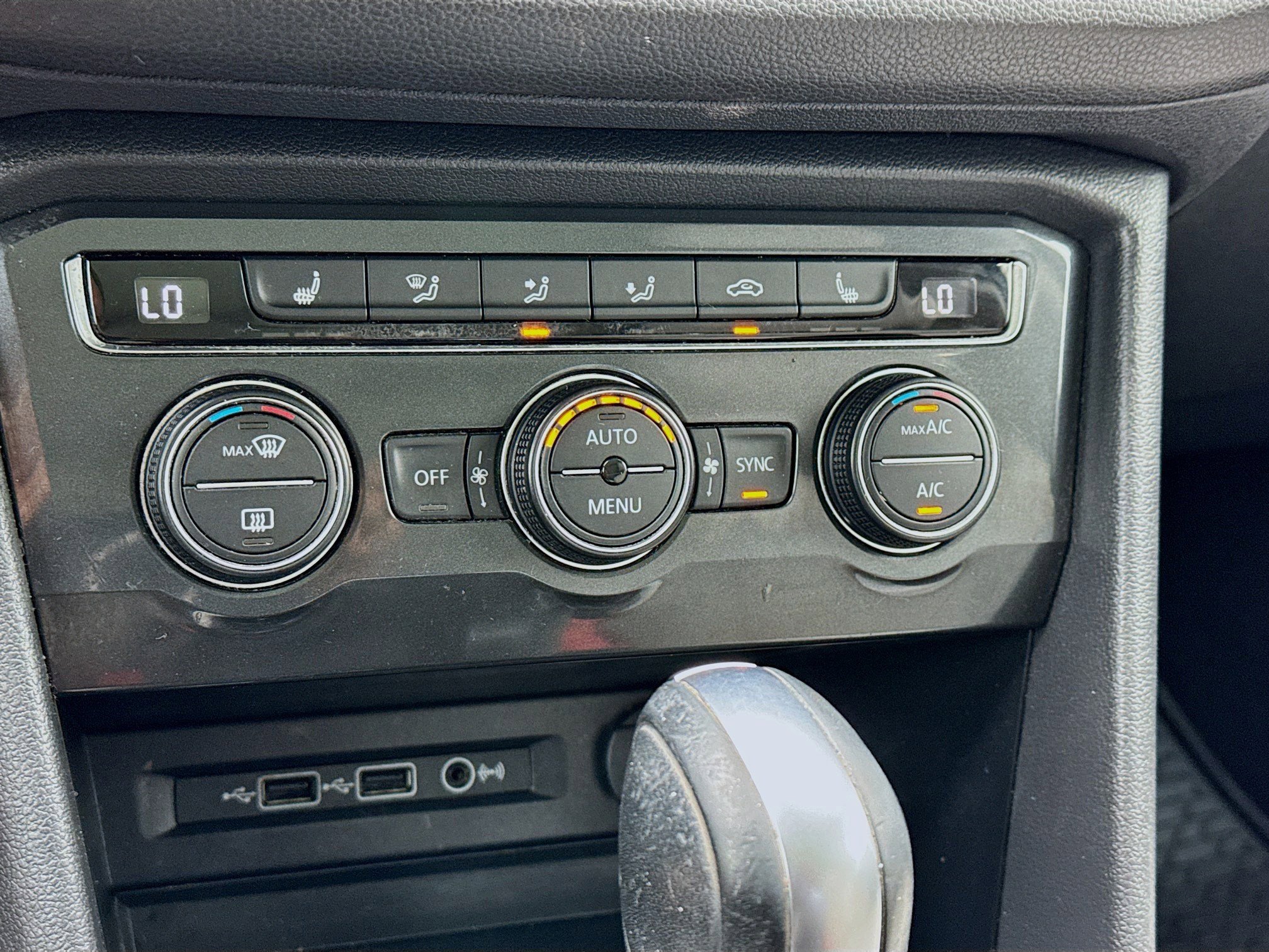 Used 2018 Volkswagen Tiguan SE w/ Panoramic Sunroof Package AWD/4WD image 12