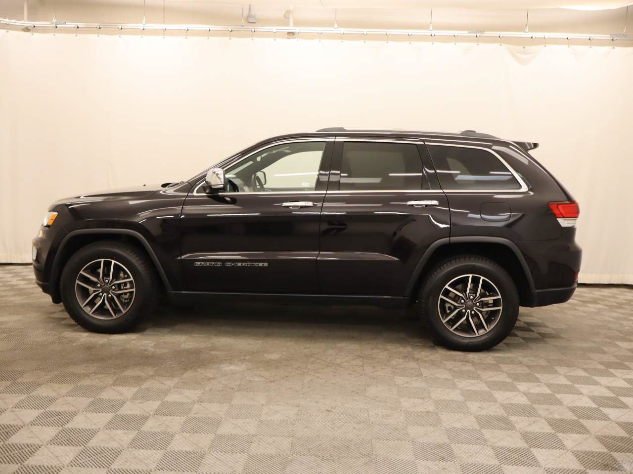 Used 2021 Jeep Grand Cherokee Limited RWD image 2